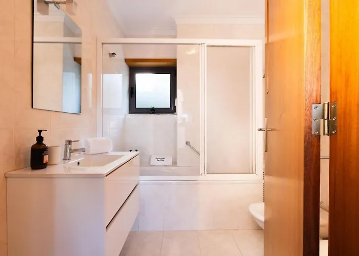 Portugal Active Encosta House 게스트하우스 비아나도카스텔로