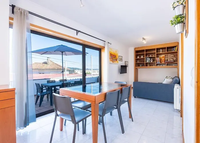 Portugal Active Encosta House בית הארחה